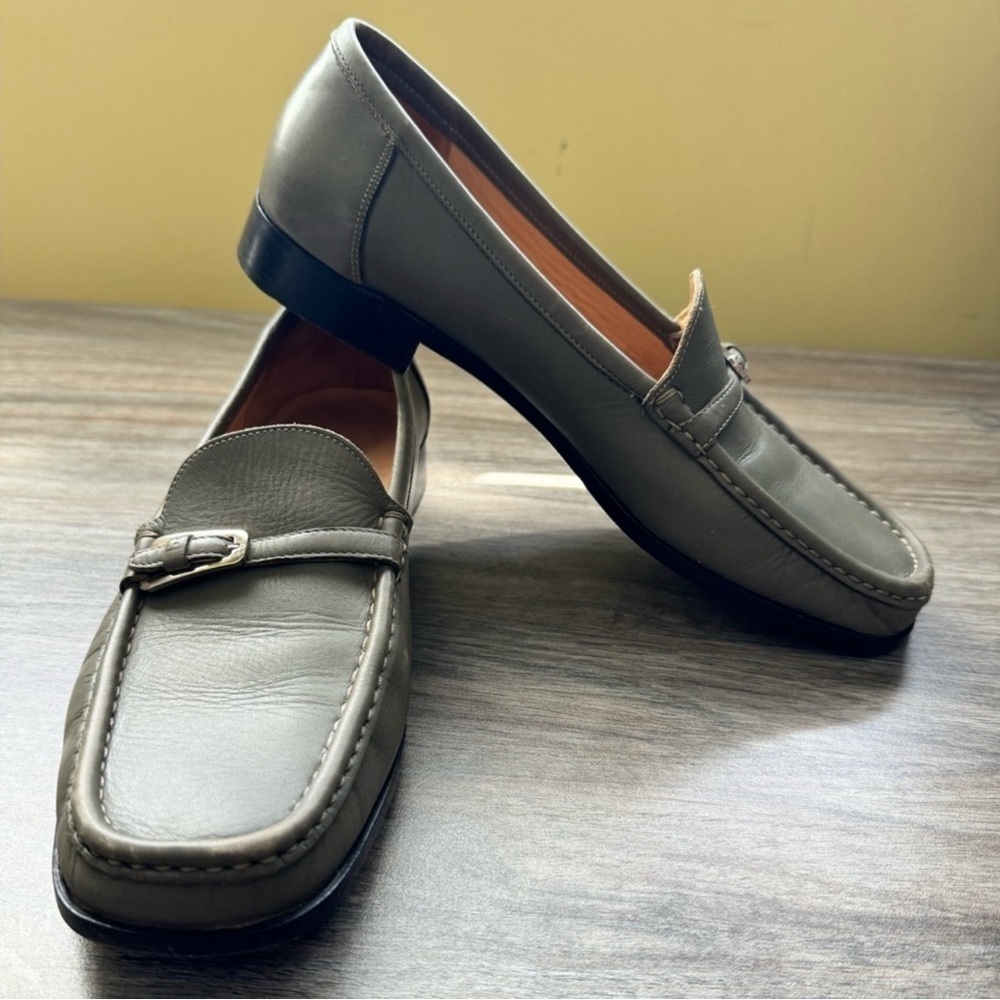 Bally olive green Decade full leather loafers. Size EU 40